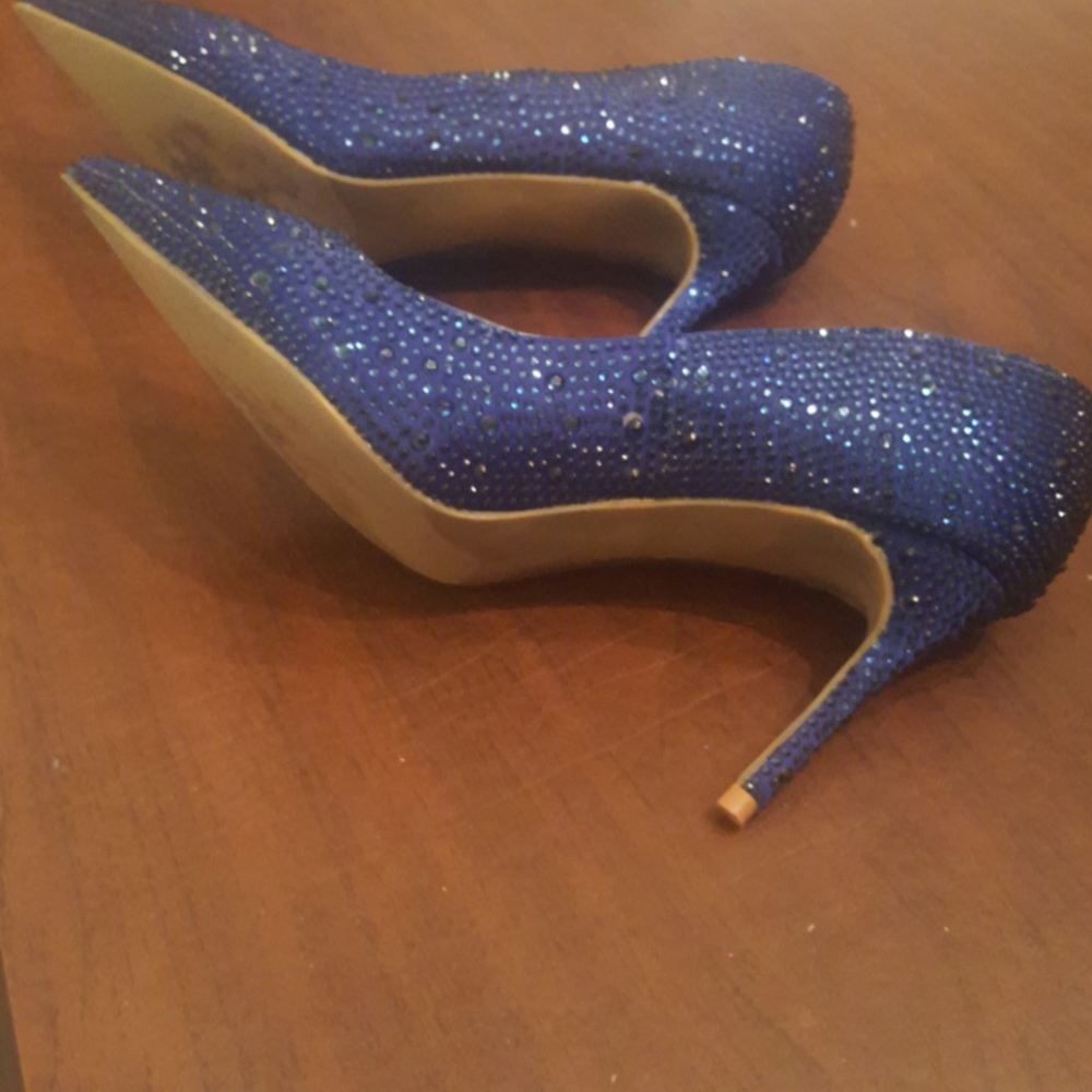 Shoes - Picture 4 of 4